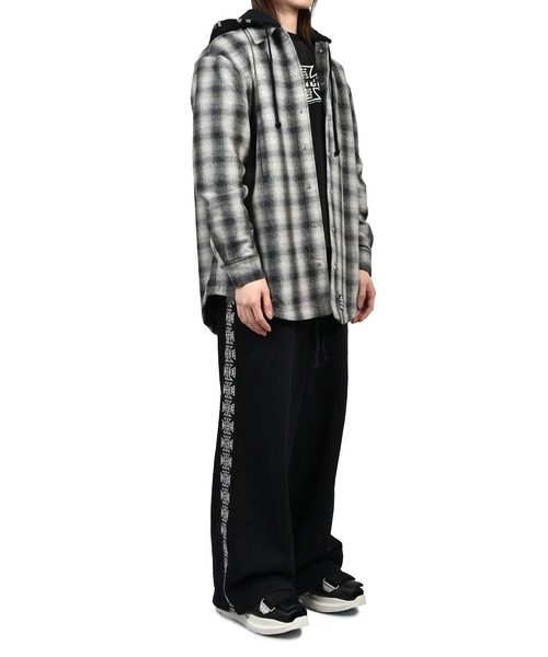 ALICE HOLLYWOOD(アリスハリウッド)の「OVERSIZE HOODED FLANNEL SHIRT(シャツ/ブラウス・メンズ・チャコールグレー/ホワイト・LARGE/X-LARGE/SMALL/MEDIUM)」の5枚目の写真