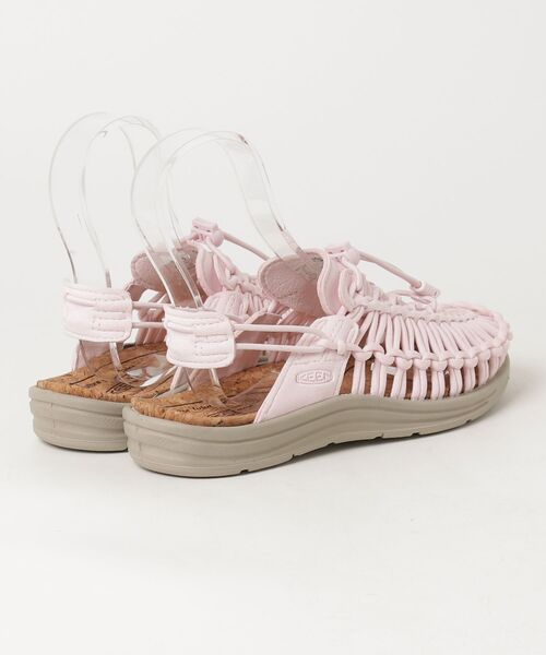 KEEN(キーン)の「UNEEK II CONVERTIBLE / ユニーク ツー コンバーチブル / ALL GENDER スニーカーサンダル(サンダル・レディース・ベビーピンク・24.5cm/24cm/23.5cm/23cm/26cm/25.5cm/25cm/26.5cm)」の2枚目の写真