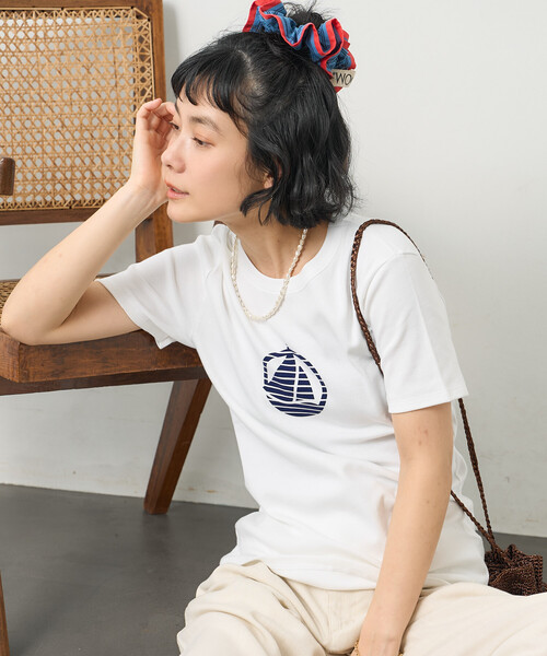 FREAK'S STORE(フリークスストア)の「PETIT BATEAU × FREAK'S STORE/プチバトー 別注 フロッキープリントTシャツ(Tシャツ/カットソー・レディース・ネイビー/オフホワイト/ブラック/その他・MEDIUM/LARGE)」の2枚目の写真