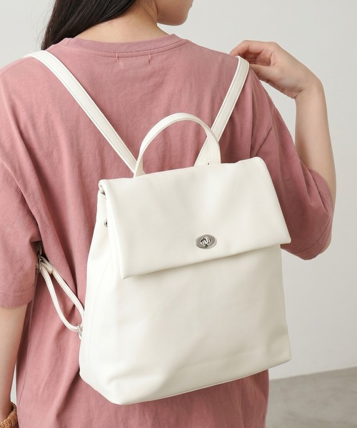 crossi(クロッシー)の「スムースフェイクレザー2WAYバッグ(バックパック/リュック・レディース・ブラック/ホワイト/シルバー・FREE)」の2枚目の写真