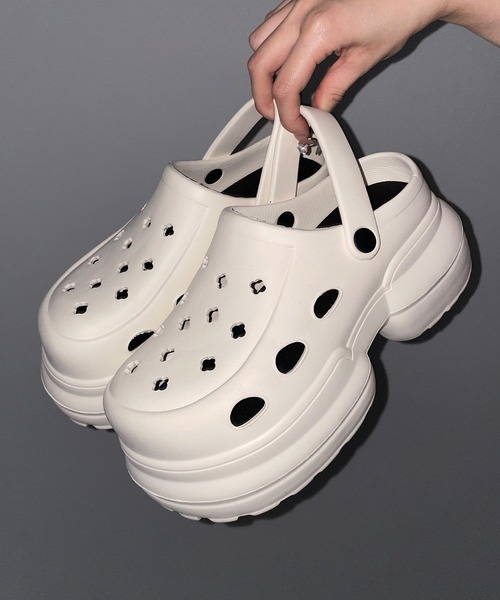 me+em select(ミームセレクト)の「厚底クロッグサンダル / Platform clog sandals(サンダル・レディース・ブラック/アイボリー・LARGE/MEDIUM/SMALL)」の3枚目の写真