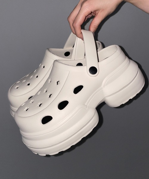 me+em select(ミームセレクト)の「厚底クロッグサンダル / Platform clog sandals(サンダル・レディース・ブラック/アイボリー・LARGE/MEDIUM/SMALL)」の4枚目の写真