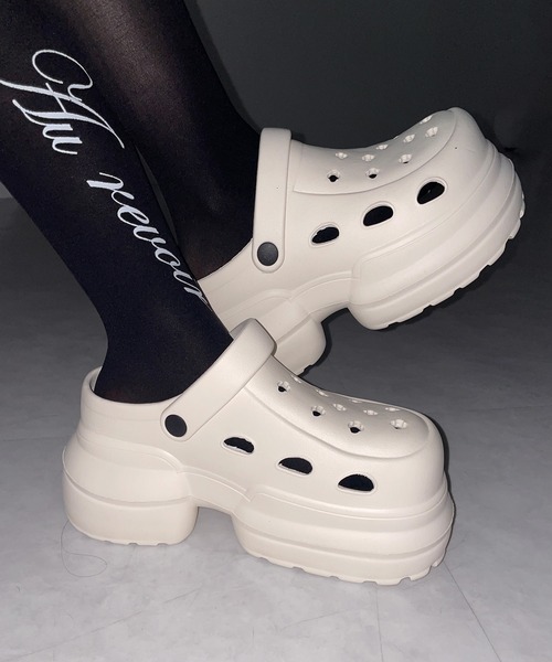 me+em select(ミームセレクト)の「厚底クロッグサンダル / Platform clog sandals(サンダル・レディース・ブラック/アイボリー・LARGE/MEDIUM/SMALL)」の17枚目の写真