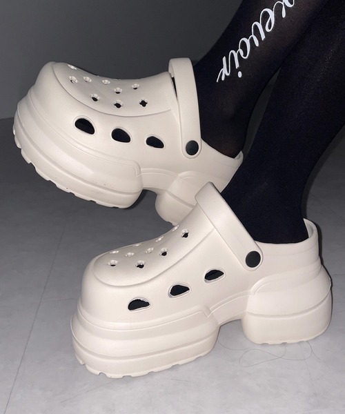 me+em select(ミームセレクト)の「厚底クロッグサンダル / Platform clog sandals(サンダル・レディース・ブラック/アイボリー・LARGE/MEDIUM/SMALL)」の16枚目の写真