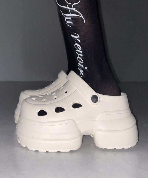 me+em select(ミームセレクト)の「厚底クロッグサンダル / Platform clog sandals(サンダル・レディース・ブラック/アイボリー・LARGE/MEDIUM/SMALL)」の13枚目の写真