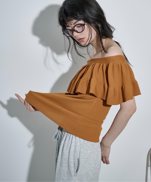 THE YOn(ザヨン)の「ラッフルデザインリブニットノースリ(ニット/セーター・レディース・オレンジ/グレイッシュベージュ/ブラック/アイボリー・FREE)」の11枚目の写真