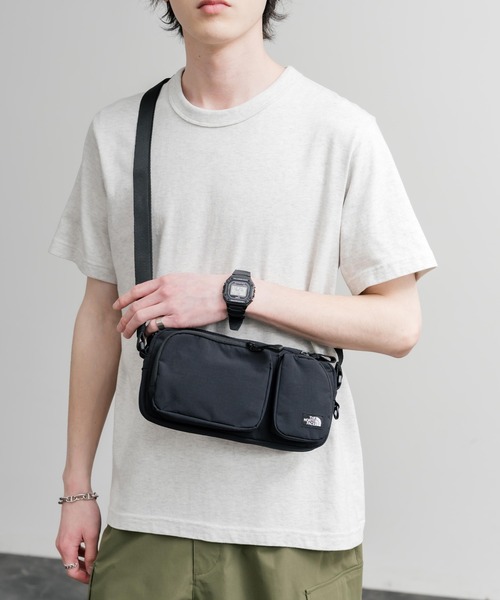 THE NORTH FACE(ザノースフェイス)の「THE NORTH FACE URBAN 2POCKET CROSS BAG 2ポケットクロスバッグ(ショルダーバッグ・メンズ・ライトベージュ/ブラック・FREE)」の5枚目の写真