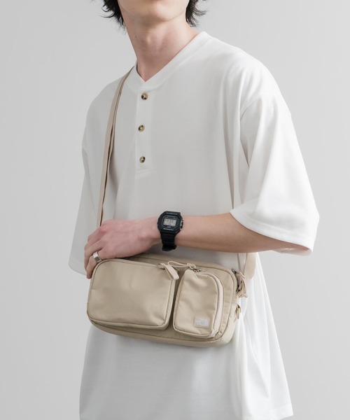 THE NORTH FACE(ザノースフェイス)の「THE NORTH FACE URBAN 2POCKET CROSS BAG 2ポケットクロスバッグ(ショルダーバッグ・メンズ・ライトベージュ/ブラック・FREE)」の13枚目の写真