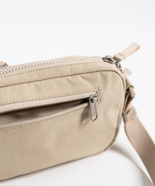 THE NORTH FACE(ザノースフェイス)の「THE NORTH FACE URBAN 2POCKET CROSS BAG 2ポケットクロスバッグ(ショルダーバッグ・メンズ・ライトベージュ/ブラック・FREE)」の21枚目の写真
