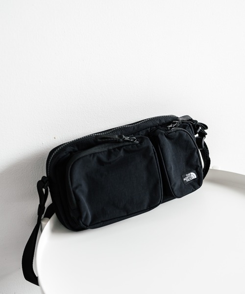 THE NORTH FACE(ザノースフェイス)の「THE NORTH FACE URBAN 2POCKET CROSS BAG 2ポケットクロスバッグ(ショルダーバッグ・メンズ・ライトベージュ/ブラック・FREE)」の15枚目の写真