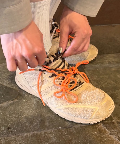 adidas(アディダス)の「【BILLY'S EXCLUSIVE】ADIZERO ADIOS OG KJ3196(スニーカー・メンズ・ベージュ・30.0cm/29.0cm/23.5cm/23.0cm/22.5cm/22.0cm/28.5cm/28.0cm/27.5cm/27.0cm/26.5cm/26.0cm/25.5cm/25.0cm/24.5cm/24.0cm)」の4枚目の写真