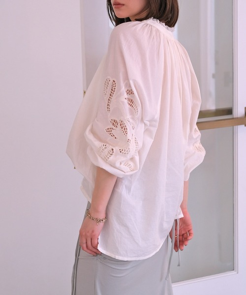 AKTE(アクテ)の「≪SPECIAL PRICE≫エンブロイダリースキッパーブラウス(シャツ/ブラウス・レディース・ブラック/ホワイト・FREE)」の10枚目の写真