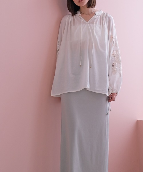 AKTE(アクテ)の「≪SPECIAL PRICE≫エンブロイダリースキッパーブラウス(シャツ/ブラウス・レディース・ブラック/ホワイト・FREE)」の7枚目の写真