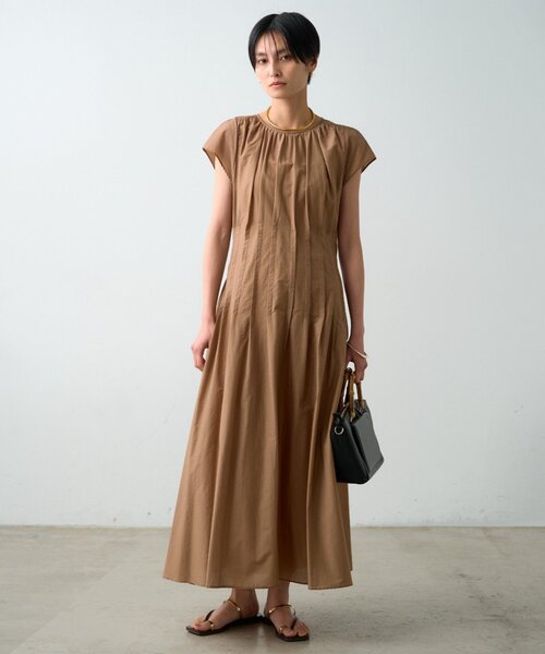 LOUNGEDRESS(ラウンジドレス)の「タックフレアワンピース(ワンピース・レディース・キャメル/ブラック・FREE)」の9枚目の写真