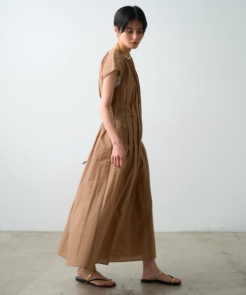 LOUNGEDRESS(ラウンジドレス)の「タックフレアワンピース(ワンピース・レディース・キャメル/ブラック・FREE)」の10枚目の写真