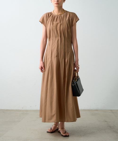 LOUNGEDRESS(ラウンジドレス)の「タックフレアワンピース(ワンピース・レディース・キャメル/ブラック・FREE)」の2枚目の写真