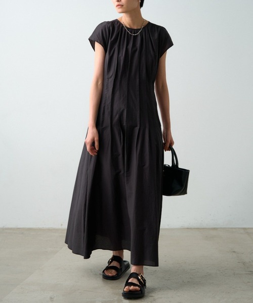 LOUNGEDRESS(ラウンジドレス)の「タックフレアワンピース(ワンピース・レディース・キャメル/ブラック・FREE)」の1枚目の写真