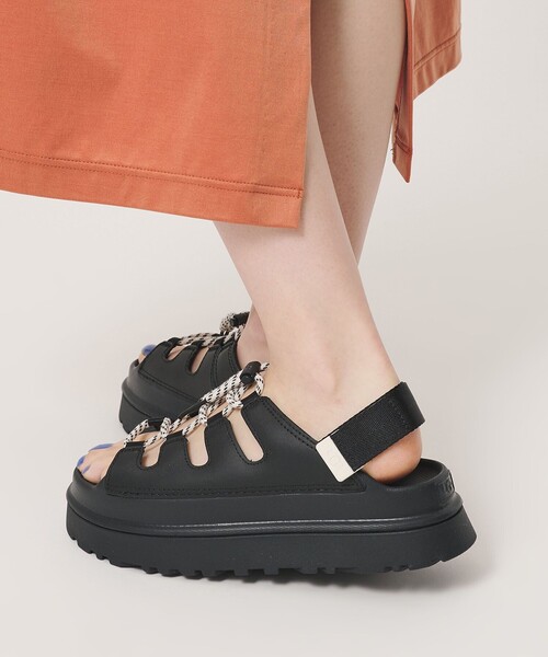 UGG(アグ)の「<UGG>ゴールデン グロウ トグル サンダル(サンダル・レディース・ベージュ/ブラック・7/8/6/5)」の19枚目の写真
