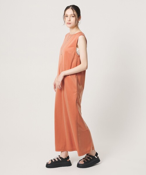 UGG(アグ)の「<UGG>ゴールデン グロウ トグル サンダル(サンダル・レディース・ベージュ/ブラック・7/8/6/5)」の18枚目の写真