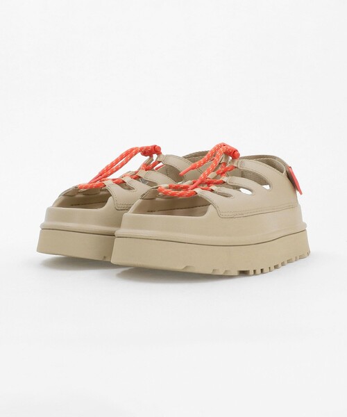UGG(アグ)の「<UGG>ゴールデン グロウ トグル サンダル(サンダル・レディース・ベージュ/ブラック・7/8/6/5)」の16枚目の写真