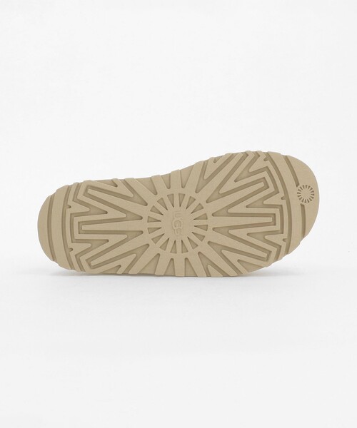 UGG(アグ)の「<UGG>ゴールデン グロウ トグル サンダル(サンダル・レディース・ベージュ/ブラック・7/8/6/5)」の12枚目の写真