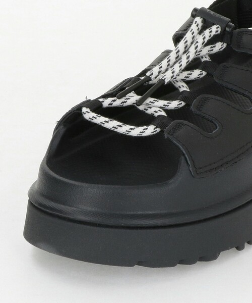 UGG(アグ)の「<UGG>ゴールデン グロウ トグル サンダル(サンダル・レディース・ベージュ/ブラック・7/8/6/5)」の6枚目の写真