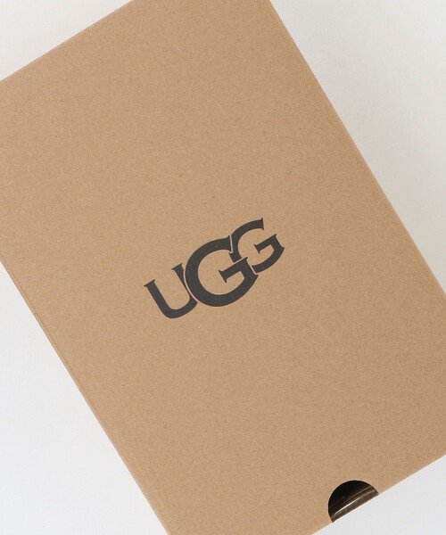 UGG(アグ)の「<UGG>ゴールデン グロウ トグル サンダル(サンダル・レディース・ベージュ/ブラック・7/8/6/5)」の4枚目の写真