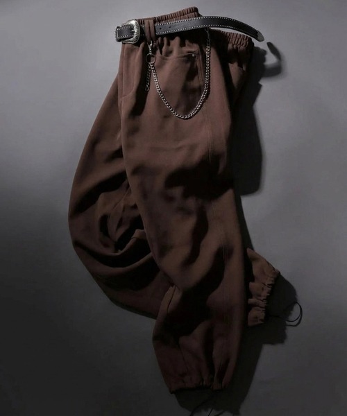 SITRY（シトリー）の「Ponte Knit Wide Silhouette Sweat Pants With Belt ＆ Wallet Chain/ポンチ ベルト付き ウォレットチェーン付き ドローコード ワイドスウェットパンツ（スウェットパンツ・メンズ・グレー/ワイン/ブラック/ブラウン・L/M/LL）」の3枚目の写真