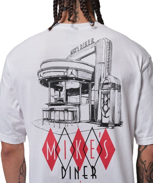 JORDAN BRAND(ジョーダンブランド)の「ジョーダン ジョーダン NC ダイナー GFX S/S クルー(Tシャツ/カットソー・メンズ・ホワイト×ブラック・SS/S/M/L/XL/2XL/3XL)」の5枚目の写真