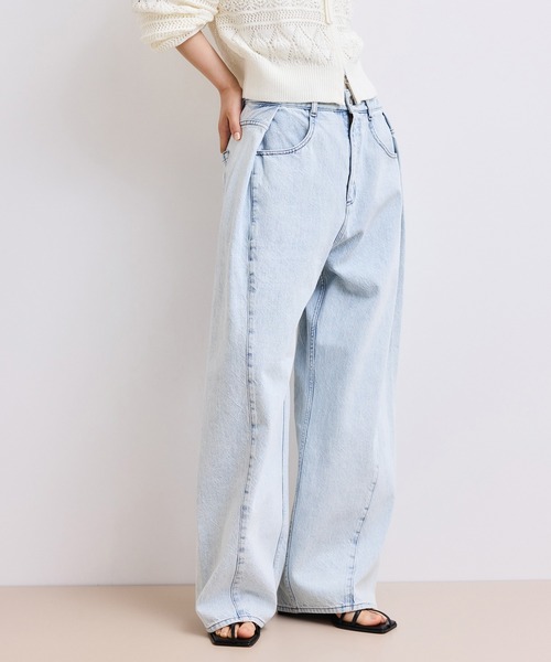 ADAM ET ROPE'(アダムエロペ)の「【WEB限定】・【サステナブル】タックディティールワイドデニムワイドパンツ(デニムパンツ・レディース・ブラック/ブルー/サックスブルー・38/36/34)」の5枚目の写真