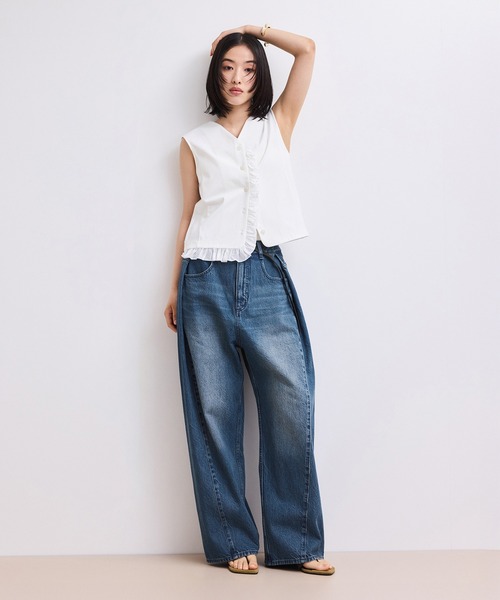 ADAM ET ROPE'(アダムエロペ)の「【WEB限定】・【サステナブル】タックディティールワイドデニムワイドパンツ(デニムパンツ・レディース・ブラック/ブルー/サックスブルー・38/36/34)」の6枚目の写真