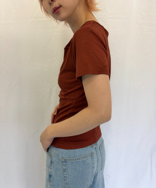 Alite cloth(アリーテクロス)の「VネックTシャツ(Tシャツ/カットソー・レディース・グレー/ブラウン/ホワイト/ブラック・FREE)」の6枚目の写真
