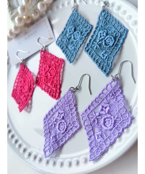 VIBGYOR(ヴィブジョー)の「【MUURABBTI】花束レースピアス(シルバー)(MA)(ピアス(両耳用)・レディース・ピンク/パープル/ブルー・FREE)」の5枚目の写真