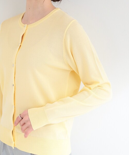 SHOO・LA・RUE（シューラルー）の「【洗濯機可/UV/アンチピリング/S-LL】いろいろボタンが華やか クルーネックカーディガン（カーディガン/ボレロ・レディース・ナチュラル/ライトイエロー系/ネイビー・04/03/02/01）」の20枚目の写真