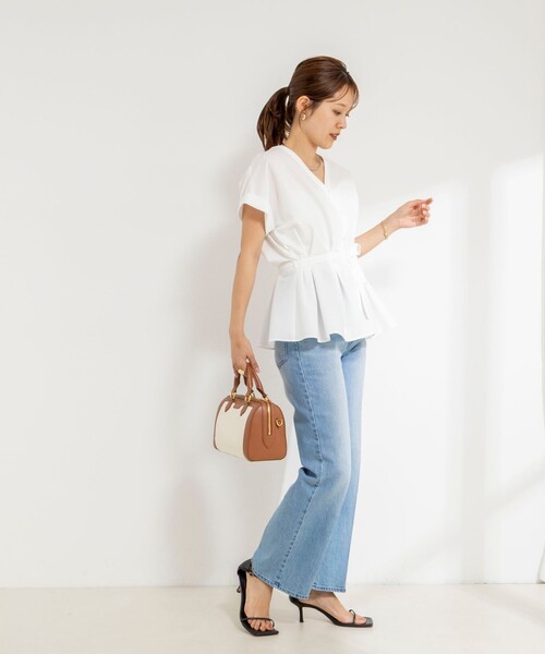NOLLEY’S（ノーリーズ）の「【追加】ウォッシャブルウエストタックサッカーブラウス（シャツ/ブラウス・レディース・オフホワイト/ブラック/サックスブルー・38）」の4枚目の写真