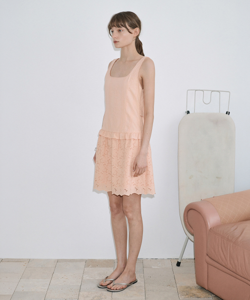 SINOON（シヌーン）の「Punching Lace One-Piece (Apricot)（ワンピース・レディース・ライトピンク・MEDIUM/SMALL）」の2枚目の写真