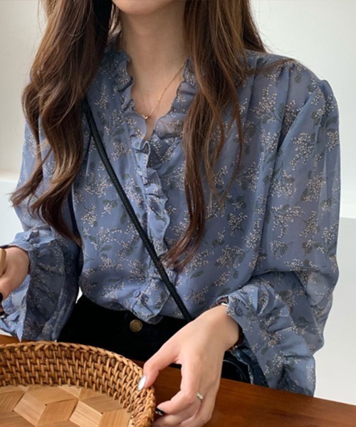 Flugge(フラッジー)の「アンティークフラワーフリルブラウス(シャツ/ブラウス・レディース・ブルー/アイボリー・LARGE/MEDIUM)」の1枚目の写真