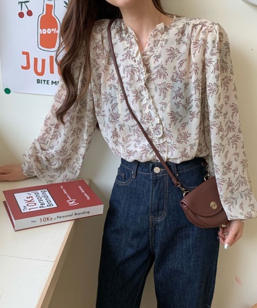 Flugge(フラッジー)の「アンティークフラワーフリルブラウス(シャツ/ブラウス・レディース・ブルー/アイボリー・LARGE/MEDIUM)」の2枚目の写真