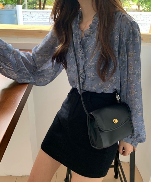Flugge(フラッジー)の「アンティークフラワーフリルブラウス(シャツ/ブラウス・レディース・ブルー/アイボリー・LARGE/MEDIUM)」の4枚目の写真