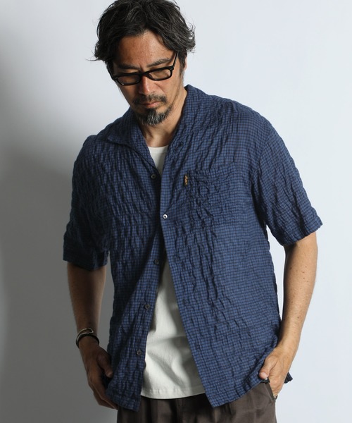 The DUFFER of ST.GEORGE(ザダファーオブセントジョージ)の「SHIRRING CHECK ITALIAN COLLAR H/S SHIRT:イタリアンカラー 五分袖シャツ / シャーリングチェック / レーヨンシャツ / チェックシャツ / 5分袖 / リゾートスタイル(シャツ/ブラウス・メンズ・ホワイト/ネイビー・MEDIUM/LARGE)」の1枚目の写真