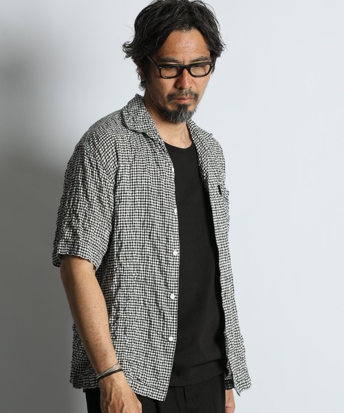 The DUFFER of ST.GEORGE(ザダファーオブセントジョージ)の「SHIRRING CHECK ITALIAN COLLAR H/S SHIRT:イタリアンカラー 五分袖シャツ / シャーリングチェック / レーヨンシャツ / チェックシャツ / 5分袖 / リゾートスタイル(シャツ/ブラウス・メンズ・ホワイト/ネイビー・MEDIUM/LARGE)」の2枚目の写真