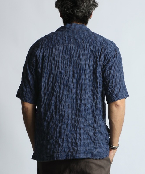 The DUFFER of ST.GEORGE(ザダファーオブセントジョージ)の「SHIRRING CHECK ITALIAN COLLAR H/S SHIRT:イタリアンカラー 五分袖シャツ / シャーリングチェック / レーヨンシャツ / チェックシャツ / 5分袖 / リゾートスタイル(シャツ/ブラウス・メンズ・ホワイト/ネイビー・MEDIUM/LARGE)」の11枚目の写真