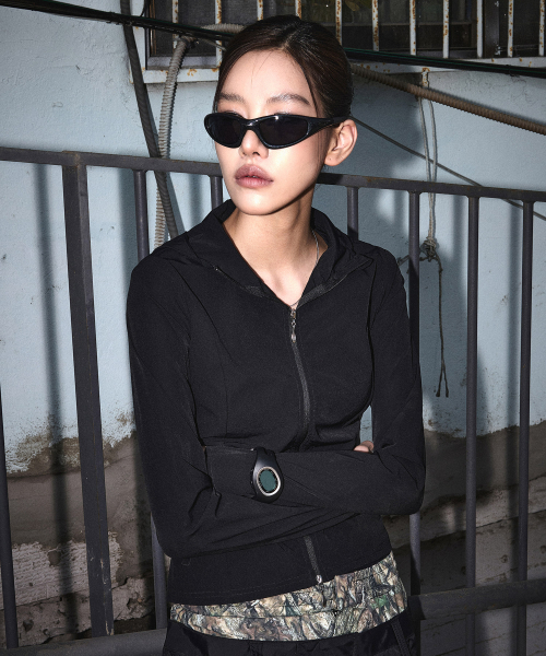 NOMANUAL（NOMANUAL）の「STRETCH HOODED JACKET - BLACK（パーカー・レディース・その他・SMALL/MEDIUM/LARGE）」の2枚目の写真