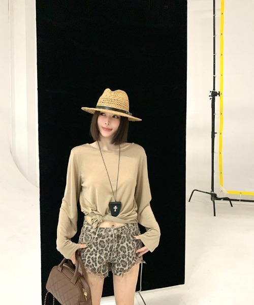 Ritzy(リッツィー)の「レオパード総柄ダメージデニムショーツ(デニムパンツ・レディース・レオパード・M/L/S)」の4枚目の写真