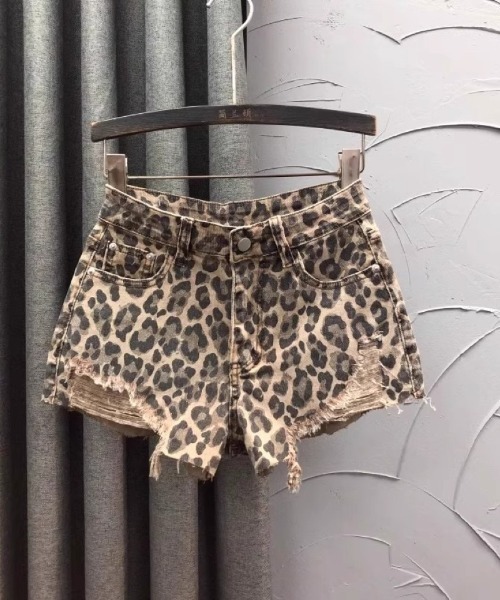 Ritzy(リッツィー)の「レオパード総柄ダメージデニムショーツ(デニムパンツ・レディース・レオパード・M/L/S)」の6枚目の写真