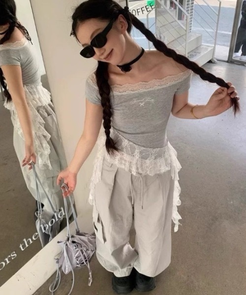 FUNdaysion(ファンデイション)の「レースオフショルトップス(Tシャツ/カットソー・レディース・グレー・M)」の2枚目の写真
