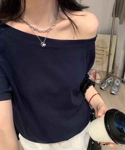NANEA(ナネア)の「オフショルダープルオーバー(Tシャツ/カットソー・レディース・グレー/ネイビー/ブラック/ホワイト・MEDIUM)」の4枚目の写真