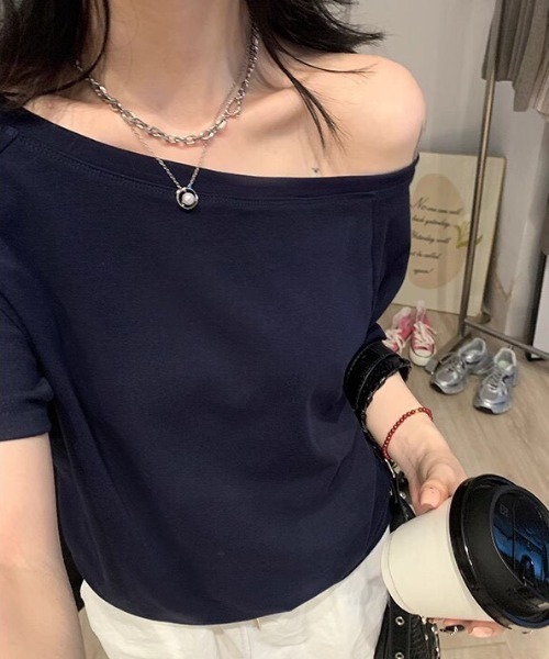 NANEA(ナネア)の「オフショルダープルオーバー(Tシャツ/カットソー・レディース・グレー/ネイビー/ブラック/ホワイト・MEDIUM)」の7枚目の写真