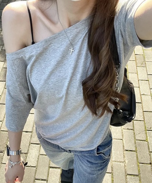 NANEA(ナネア)の「オフショルダープルオーバー(Tシャツ/カットソー・レディース・グレー/ネイビー/ブラック/ホワイト・MEDIUM)」の6枚目の写真