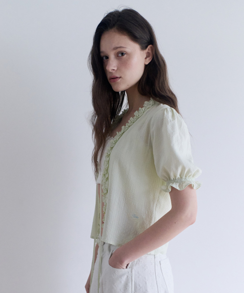 ROLAROLA(ロラロラ)の「FRILL OPEN BLOUSE LIGHT GREEN(シャツ/ブラウス・レディース・ライトグリーン・FREE)」の2枚目の写真